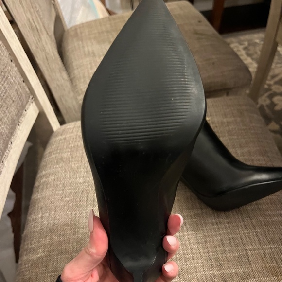 Steve Madden Black Slingback Heel - Picture 4 of 5